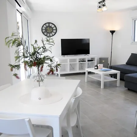 Neuf, En Centre Ville, Terrasse Et Plages 5mn à Pieds! Appartement *